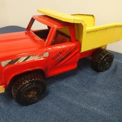 LOT 271. METAL TRUCKS