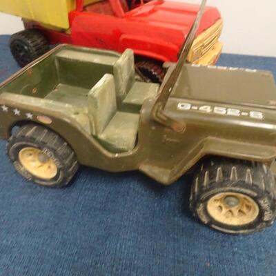 LOT 271. METAL TRUCKS