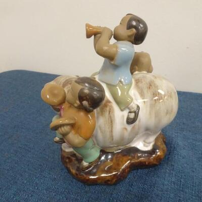 LOT 275. FIGURINES
