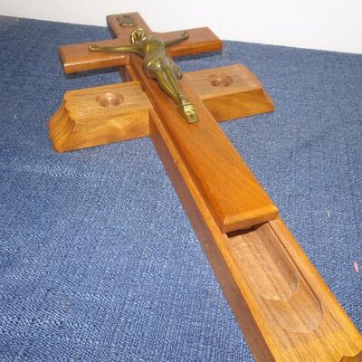 LOT 280.  WOOD CROSS
