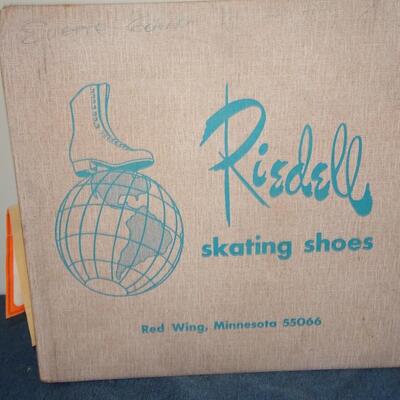 LOT 285. VINTAGE LADIES ROLLER SKATES