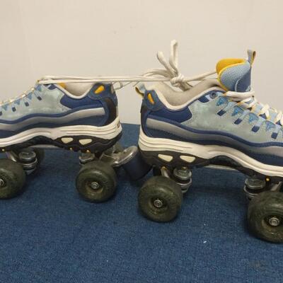 LOT 289. SKECHERS LADIES SIZE 7 ROLLER SKATES