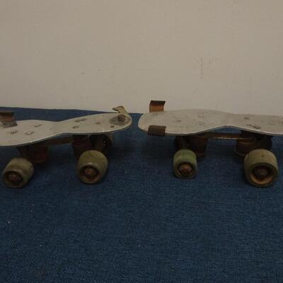 LOT 290. CLAMP ON ROLLER SKATES