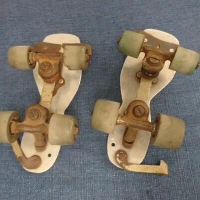 LOT 290. CLAMP ON ROLLER SKATES