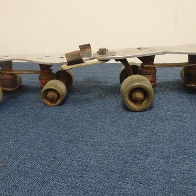 LOT 290. CLAMP ON ROLLER SKATES