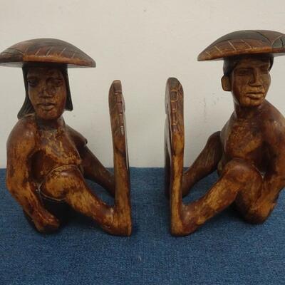 LOT 292. WOOD CARVED BOOKENDS