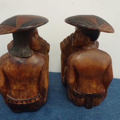LOT 292. WOOD CARVED BOOKENDS
