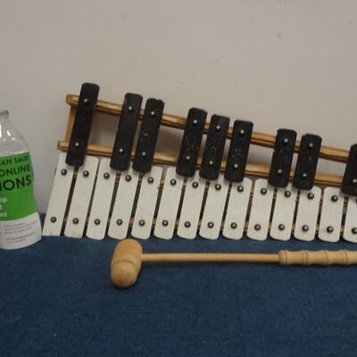 LOT 296. XYLOPHONE
