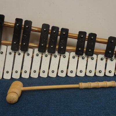 LOT 296. XYLOPHONE