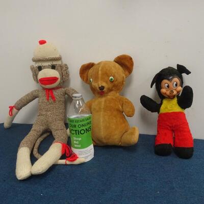 LOT 297. STUFFED ANIMAL COLLECTION