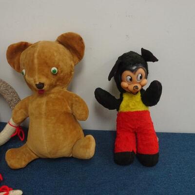 LOT 297. STUFFED ANIMAL COLLECTION