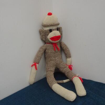 LOT 297. STUFFED ANIMAL COLLECTION
