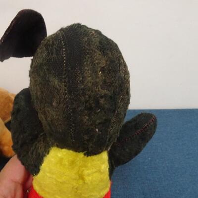 LOT 297. STUFFED ANIMAL COLLECTION