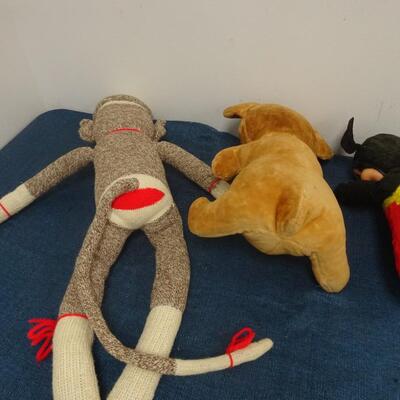 LOT 297. STUFFED ANIMAL COLLECTION