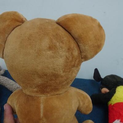 LOT 297. STUFFED ANIMAL COLLECTION