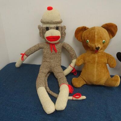 LOT 297. STUFFED ANIMAL COLLECTION