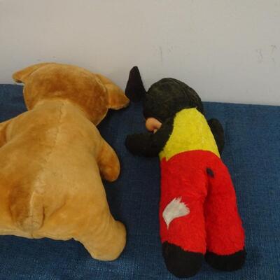 LOT 297. STUFFED ANIMAL COLLECTION