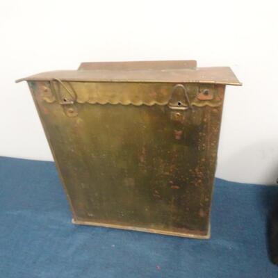 LOT 316. BLACK AND DECKER SANDER AND BRASS MAIL BOX WITH NO CLASP