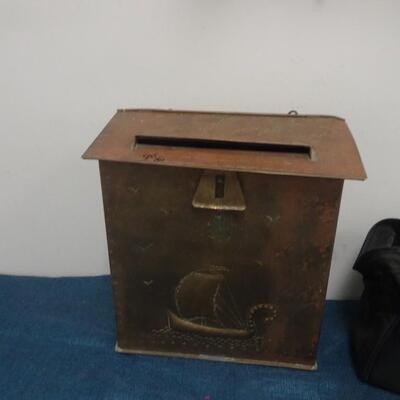 LOT 316. BLACK AND DECKER SANDER AND BRASS MAIL BOX WITH NO CLASP