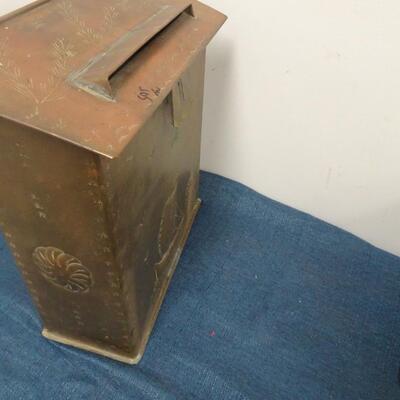 LOT 316. BLACK AND DECKER SANDER AND BRASS MAIL BOX WITH NO CLASP