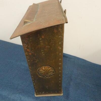 LOT 316. BLACK AND DECKER SANDER AND BRASS MAIL BOX WITH NO CLASP