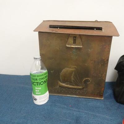 LOT 316. BLACK AND DECKER SANDER AND BRASS MAIL BOX WITH NO CLASP