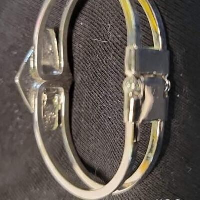HD hinged style bracelet