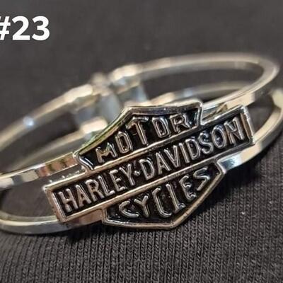 HD hinged style bracelet