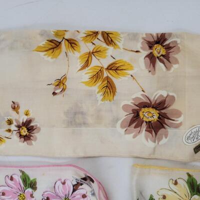 VINTAGE FLOWERED 3 PC HANDKERCHIEF LINEN
