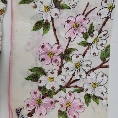 VINTAGE FLOWERED 3 PC HANDKERCHIEF LINEN