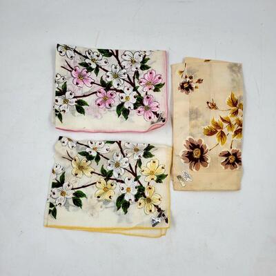 VINTAGE FLOWERED 3 PC HANDKERCHIEF LINEN