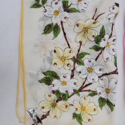VINTAGE FLOWERED 3 PC HANDKERCHIEF LINEN