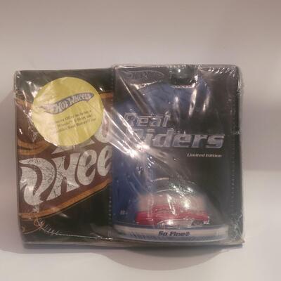 Hot wheels real riders t-shirt and cat collectors set