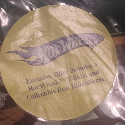 Hot wheels real riders t-shirt and cat collectors set