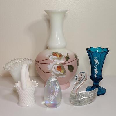 Lot 83: Vintage Fenton Vase, Fenton Swan & More