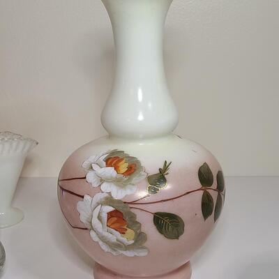 Lot 83: Vintage Fenton Vase, Fenton Swan & More