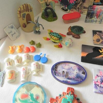 LARGE COLLECTION OF MAGNETS