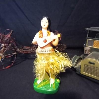 DANCING HULA GIRL- BATTERY OPERATED TIN VINTAGE CAR-WIRE CARRIAGE