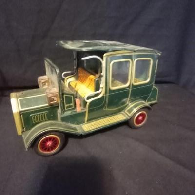 DANCING HULA GIRL- BATTERY OPERATED TIN VINTAGE CAR-WIRE CARRIAGE