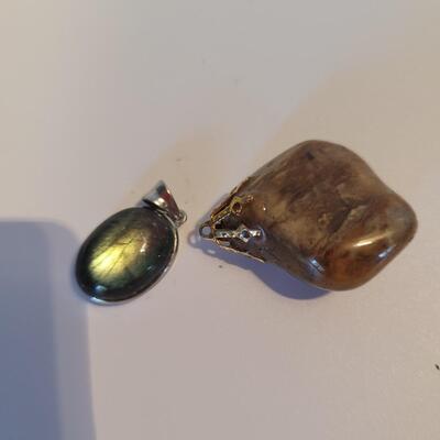 Pendant lot