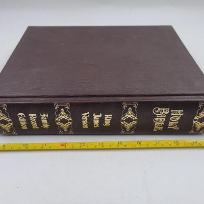 VINTAGE FAMILY "KING JAMES EDITION" HOLY BIBLE