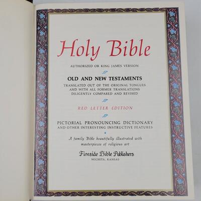 VINTAGE FAMILY "KING JAMES EDITION" HOLY BIBLE