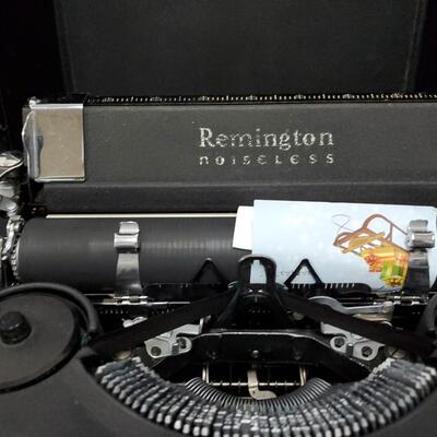 Remington Noiseless - Remington Rand Portable Typewriter