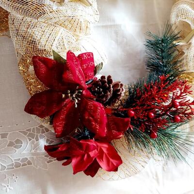 CHRISTMAS  ROLLED WREATH