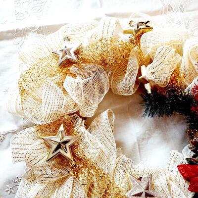 CHRISTMAS  ROLLED WREATH