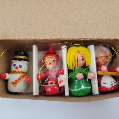 VINTAGE CHRISTMAS WOODEN ORNAMENTS