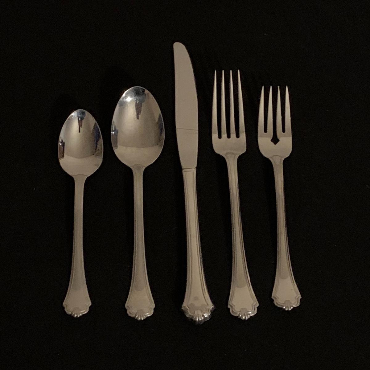 Oneida Cutlery Set (LRHS)