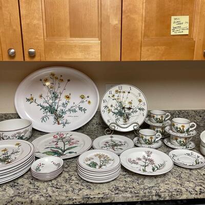 Lot 35. Villeroy & Boch 'Botanica' Porcelain Dinnerware