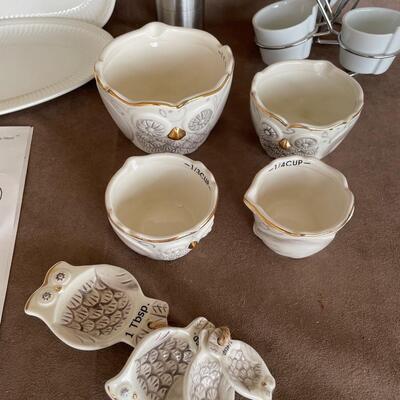 Lot 40. White Kitchen Lot
