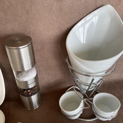Lot 40. White Kitchen Lot